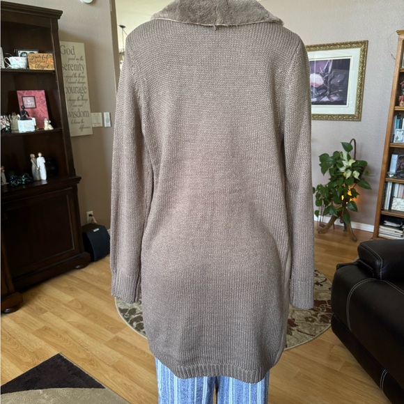 Twelve brown faux suede, fur & material sweater-size L - Picture 8 of 10